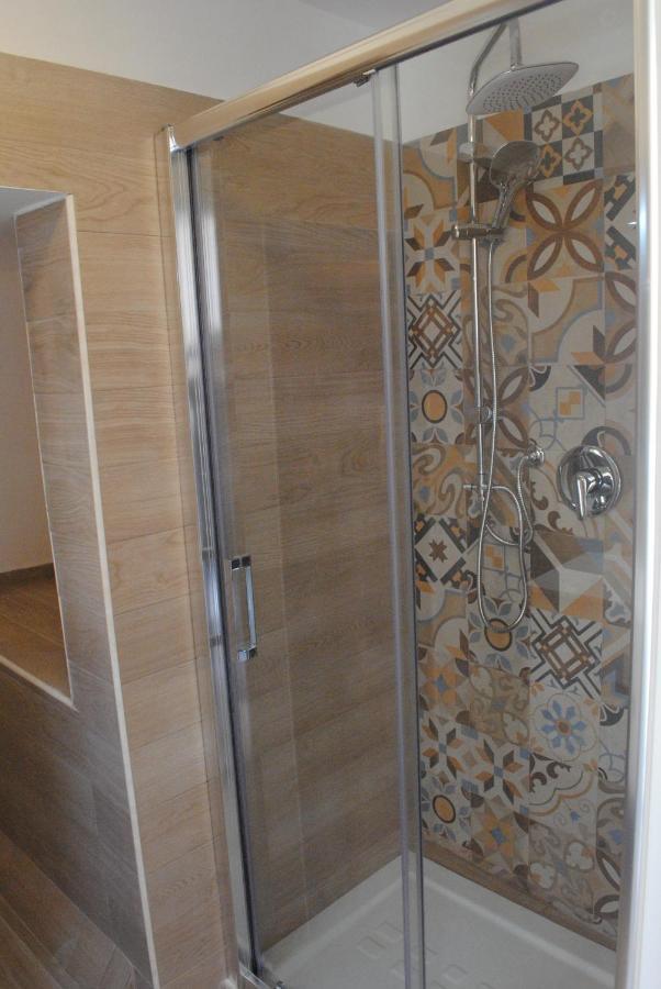 Mareluna Rooms Маргерита-ді-Савоя Екстер'єр фото