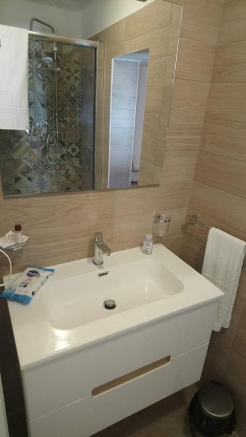 Mareluna Rooms Маргерита-ді-Савоя Екстер'єр фото