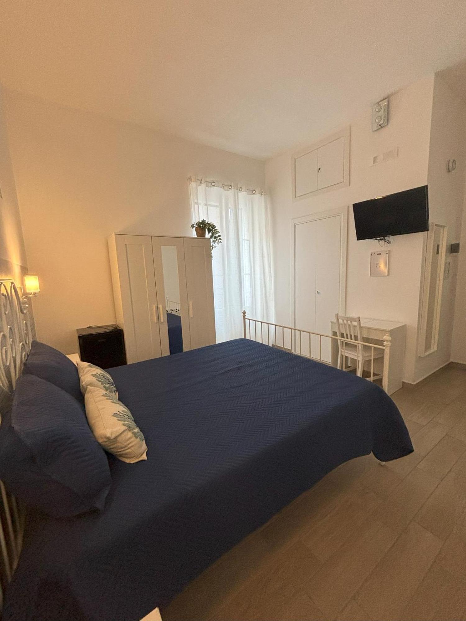 Mareluna Rooms Маргерита-ді-Савоя Екстер'єр фото